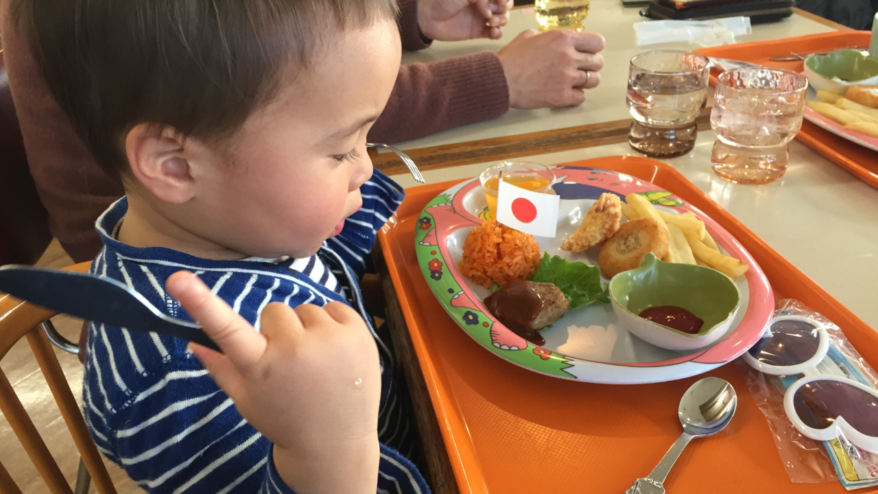 レストランでの誕生日祝い